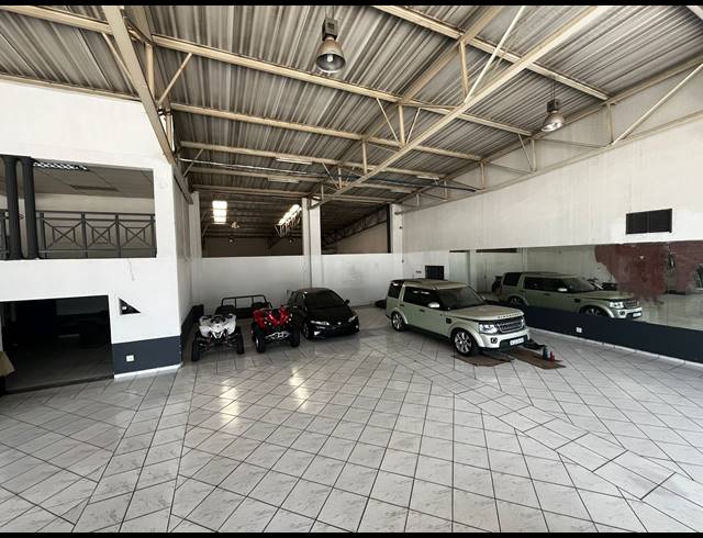 2,300M² SHOWROOM FOR SALE IN ANDERBOLT